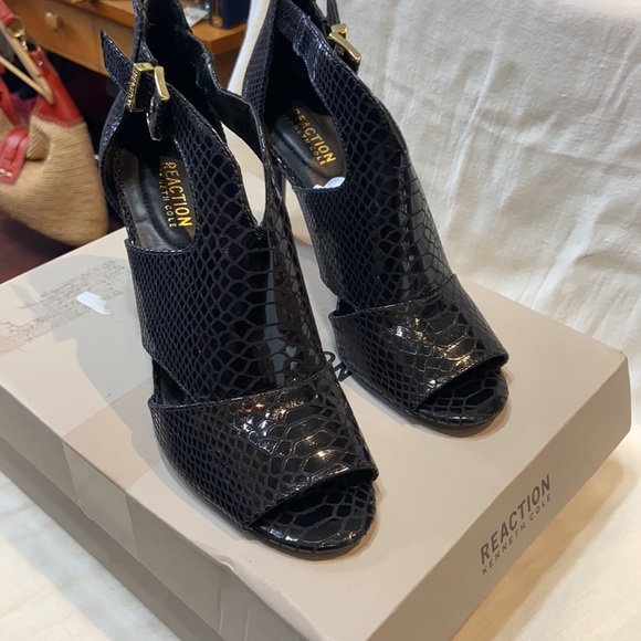 NIB KENNETH COLE black strappy heeled shoes size 8.5 - Picture 2 of 7